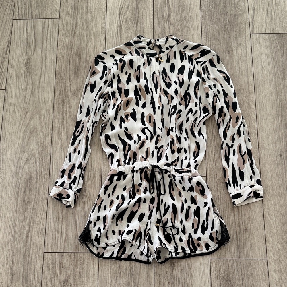 Karina Grimaldi Women’s Leopard Print Long Sleeve Romper with Zipper XS